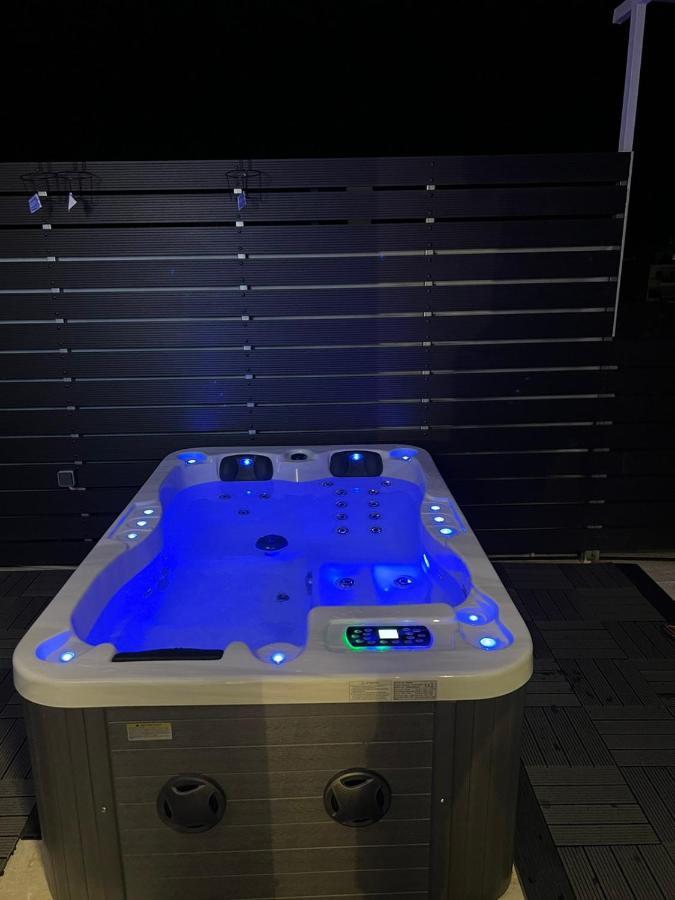 Loft Spa Greece - Enjoy Our Jacuzzi Kalamata Ngoại thất bức ảnh