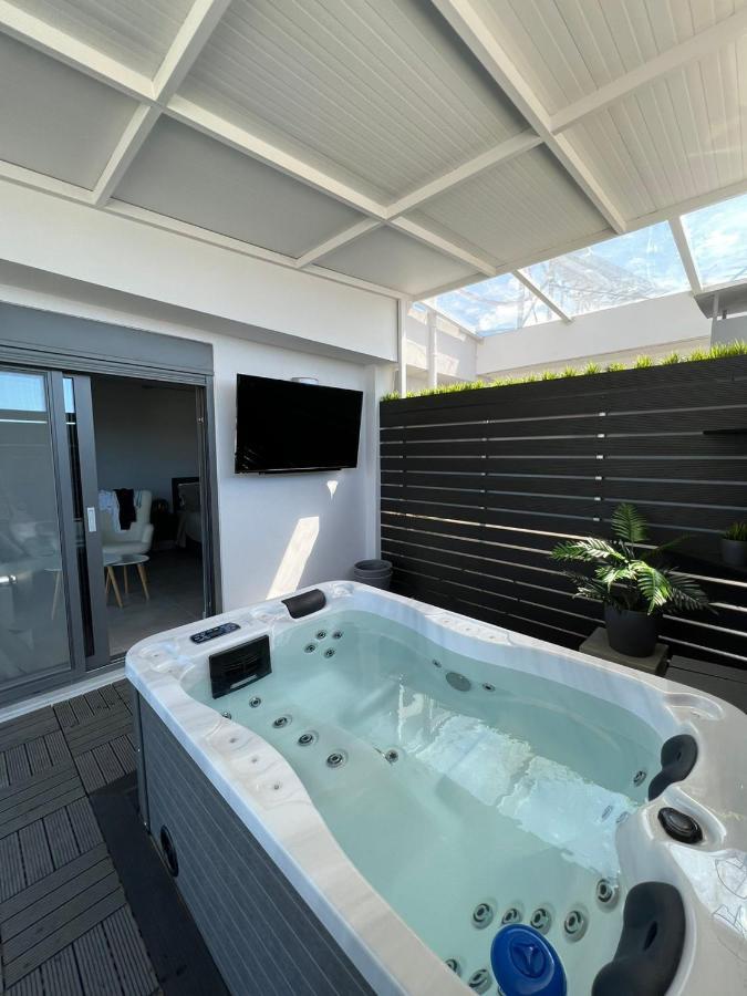 Loft Spa Greece - Enjoy Our Jacuzzi Kalamata Ngoại thất bức ảnh