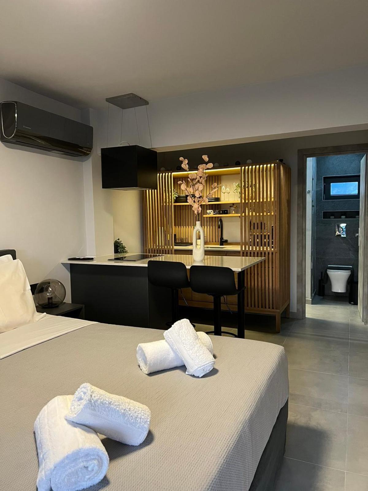 Loft Spa Greece - Enjoy Our Jacuzzi Kalamata Ngoại thất bức ảnh