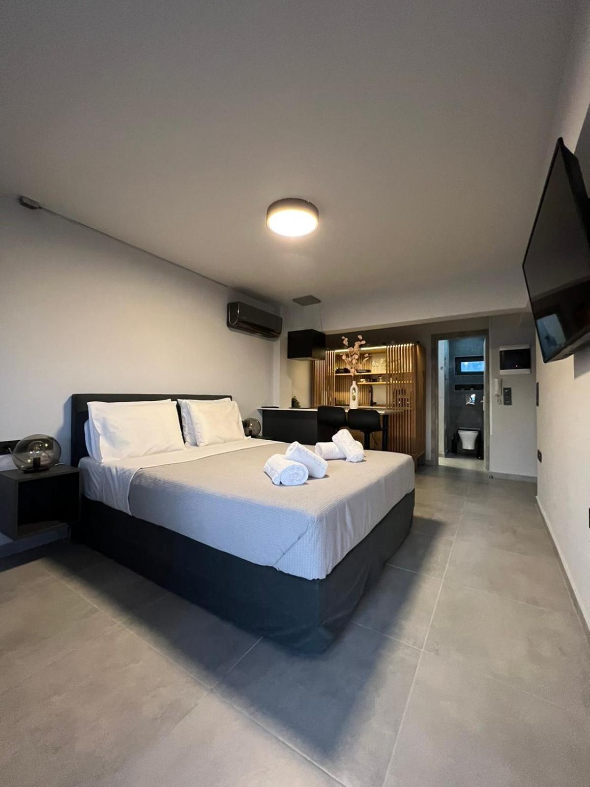 Loft Spa Greece - Enjoy Our Jacuzzi Kalamata Ngoại thất bức ảnh
